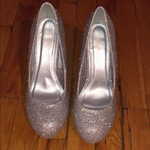 Sparking Silver Wedges Size 10